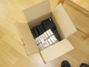 Karton mit USB Sticks